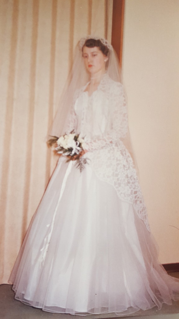 Oh Julia Ann - Vintage Wedding Dress (1)