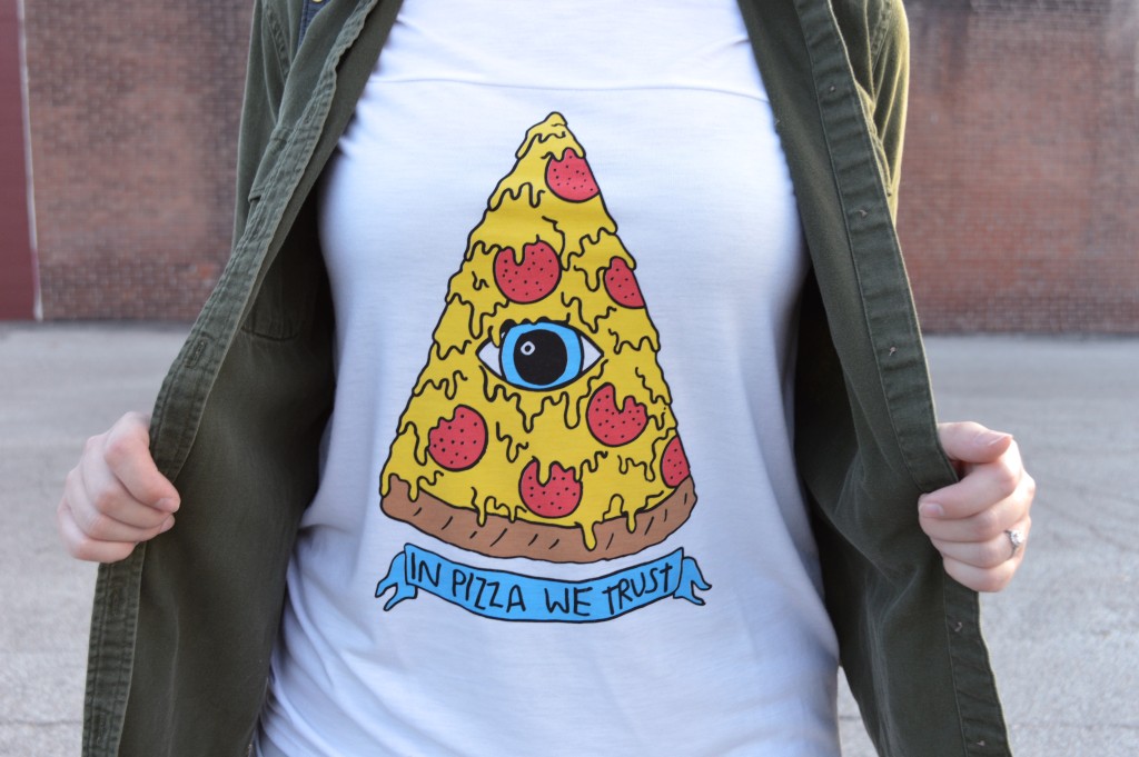 Two Ways to Wear a Graphic TShirt - In Pizza We Trust Outfit - Oh Julia Ann (5)